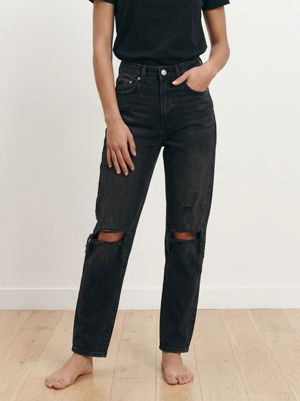 H&M womens Black Relaxed Distressed Jeans | Size 2